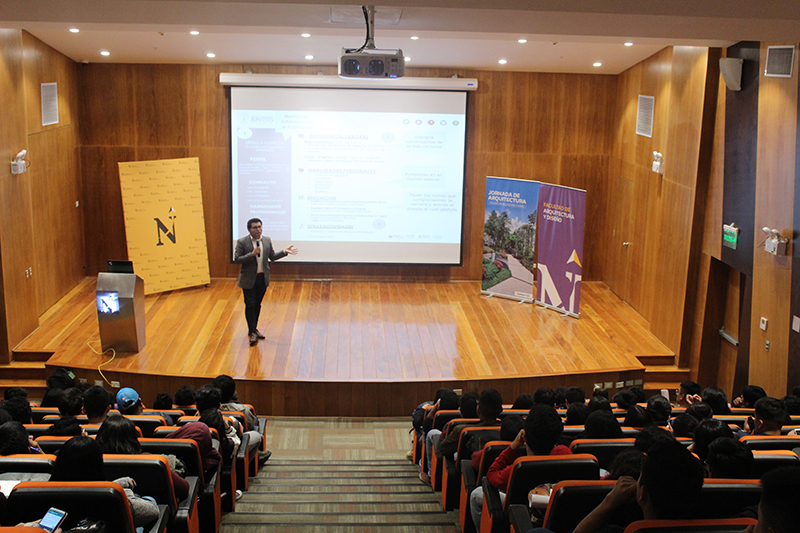 Este taller sirvió para que decenas de estudiantes puedan conocer los secretos y reciban consejos para sobresalir en el marcado profesional.