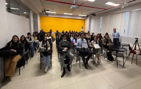 empleabilidad junto a líderes empresariales