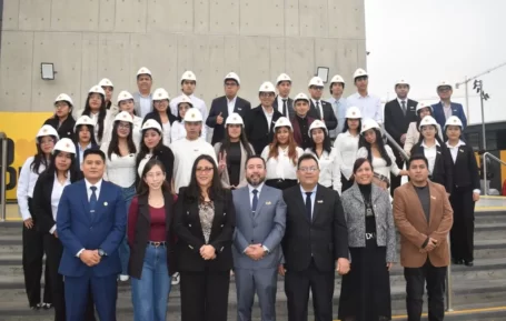 imposición de cascos estudiantes de Ingeniería