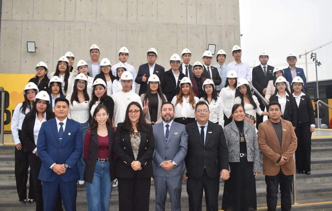 Realizamos la ceremonia de imposición de cascos y pines para estudiantes de Ingeniería